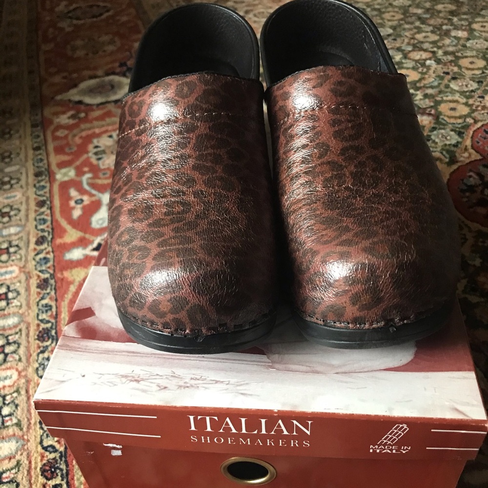 Leopard Print Slip On Clogs Sz 9 - image 1